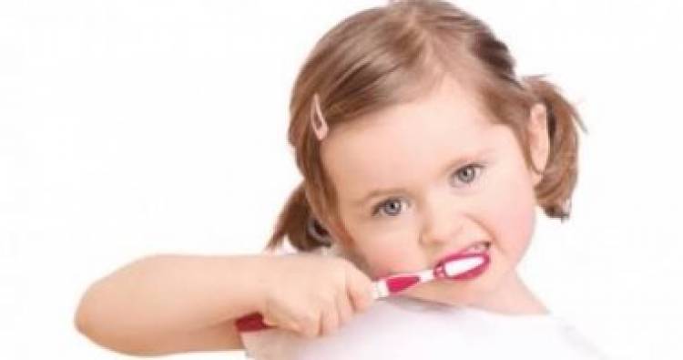 10 عوامل تحميك من تسوس الأسنان